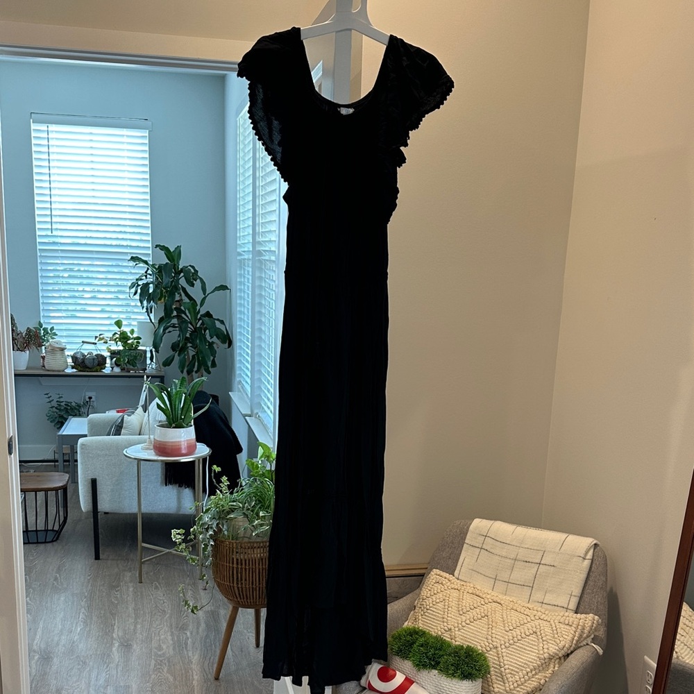 Time & Tru black flowy dress
